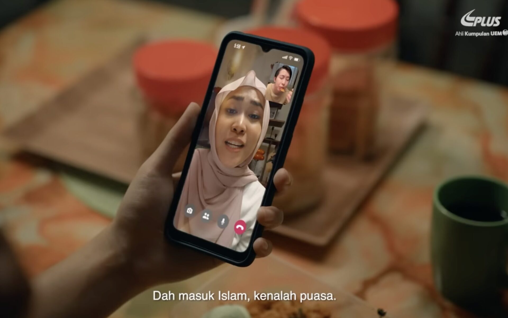 Iklan Raya PLUS Malaysia Papar Kisah Ah Seng Puasa Pertama Demi Cinta, Ramai Penonton Tersentuh